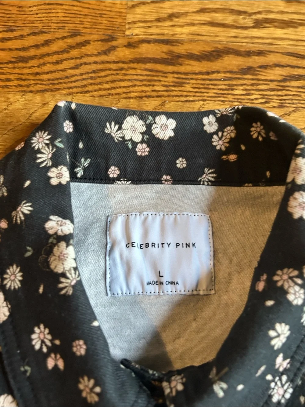 Celebrity Pink Floral Denim Jacket Cropped Raw Hem Black Floral Size Large - Picture 4 of 6